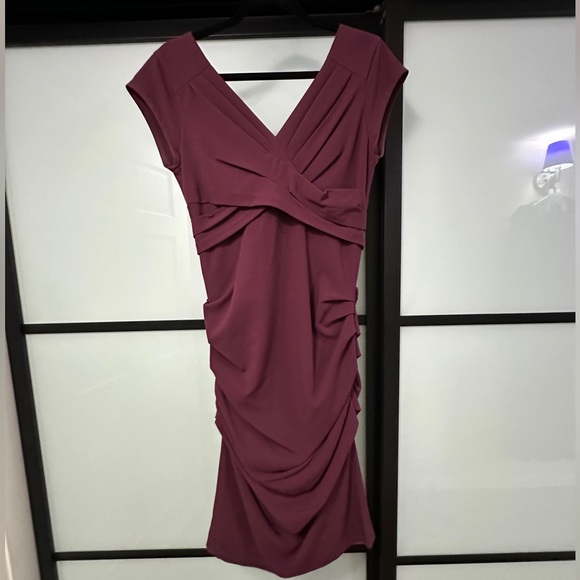 BCBGMaxAzria Vita ruched cocktail dress in Bourdeaux size 6 - Picture 3 of 4